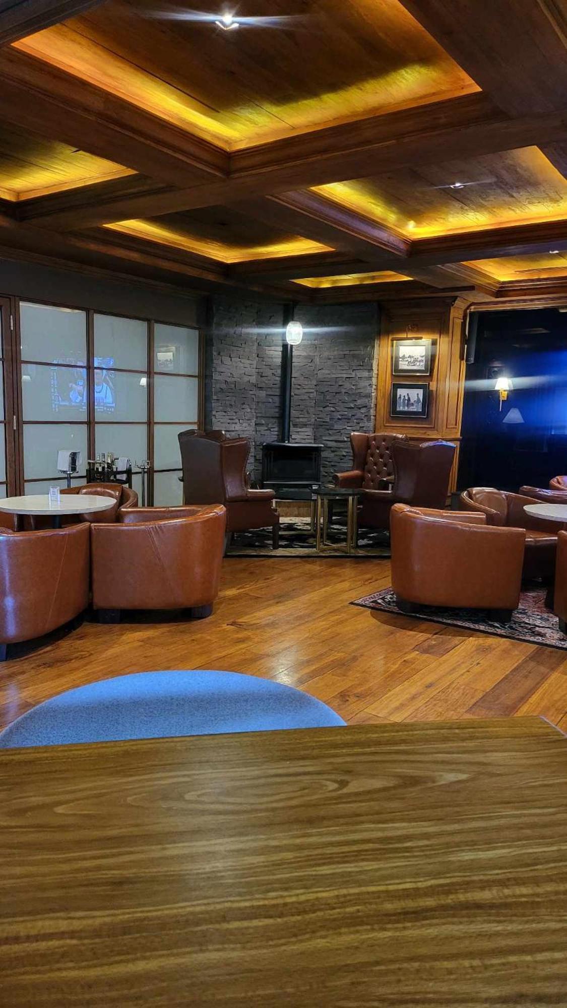 Family Room,2 King Bed Privately Owned At The Forest Lodge By Mist And Pine Baguio City Exterior photo