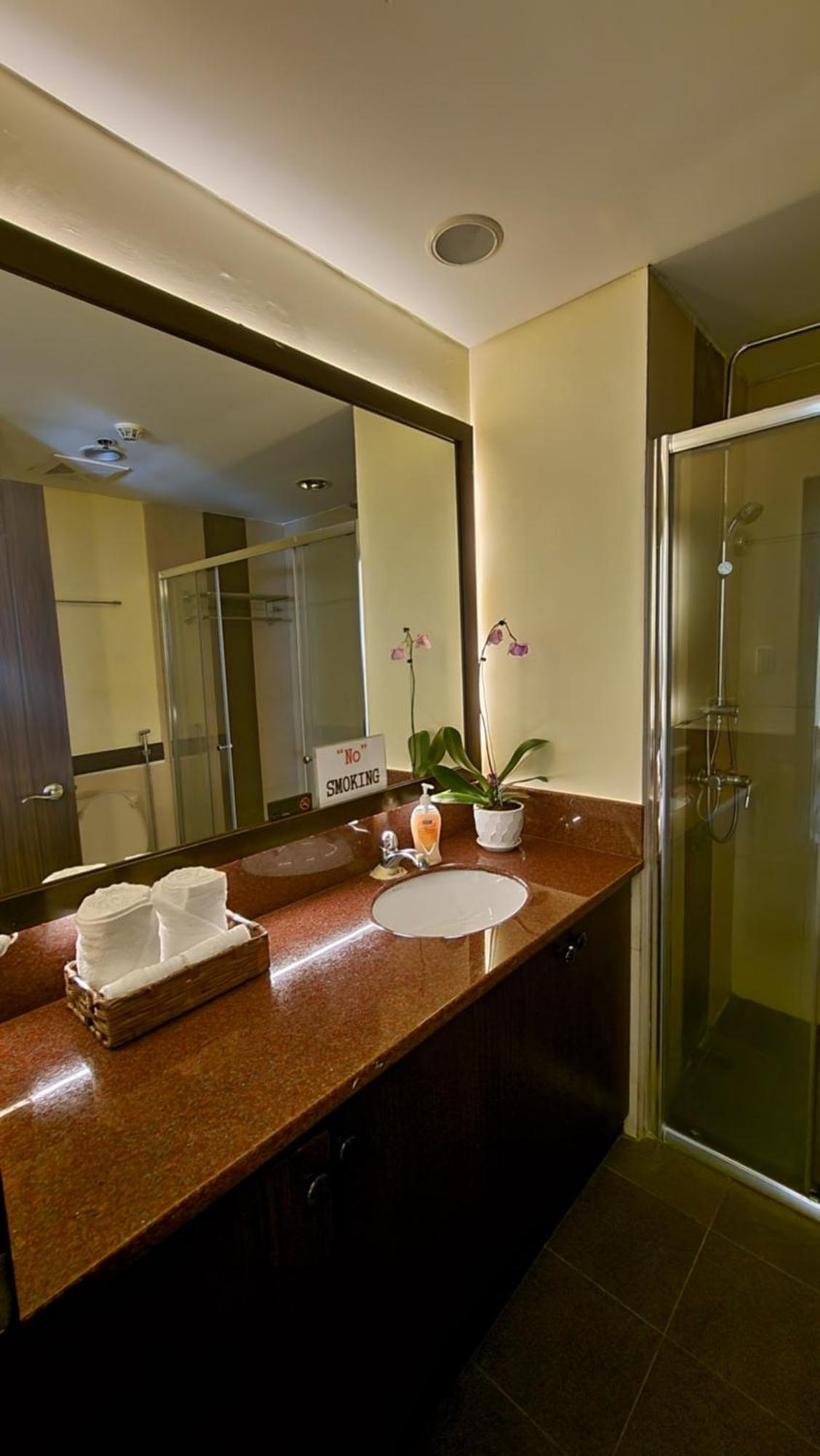 Family Room,2 King Bed Privately Owned At The Forest Lodge By Mist And Pine Baguio City Exterior photo