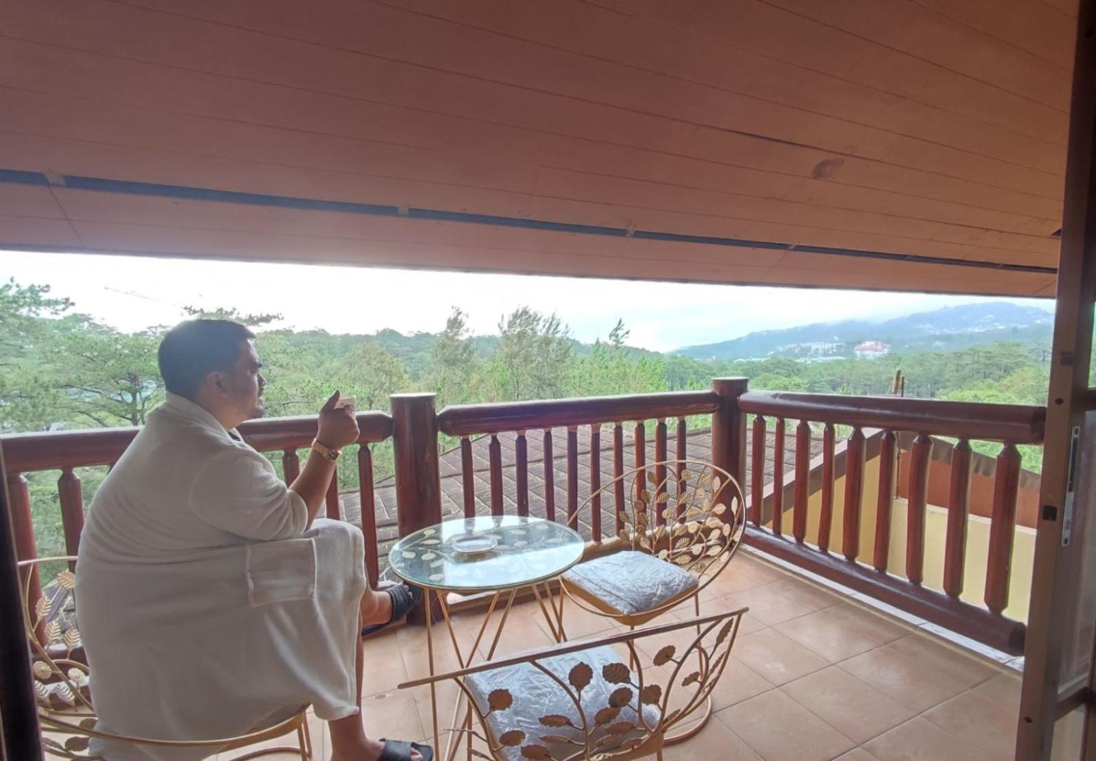Family Room,2 King Bed Privately Owned At The Forest Lodge By Mist And Pine Baguio City Exterior photo